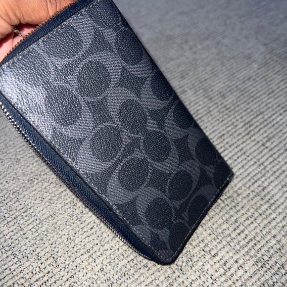 Navy coach wallet with silver hardware - Picture 4 of 4